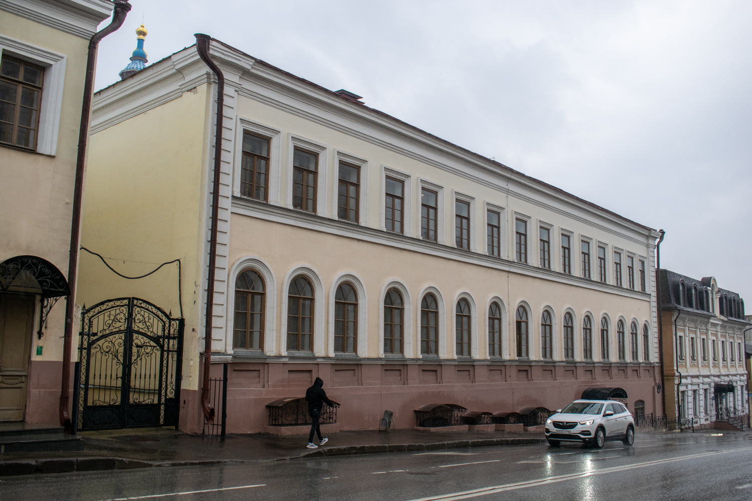 Kazan, Кремлёвская улица, 4 / Улица Чернышевского, 5