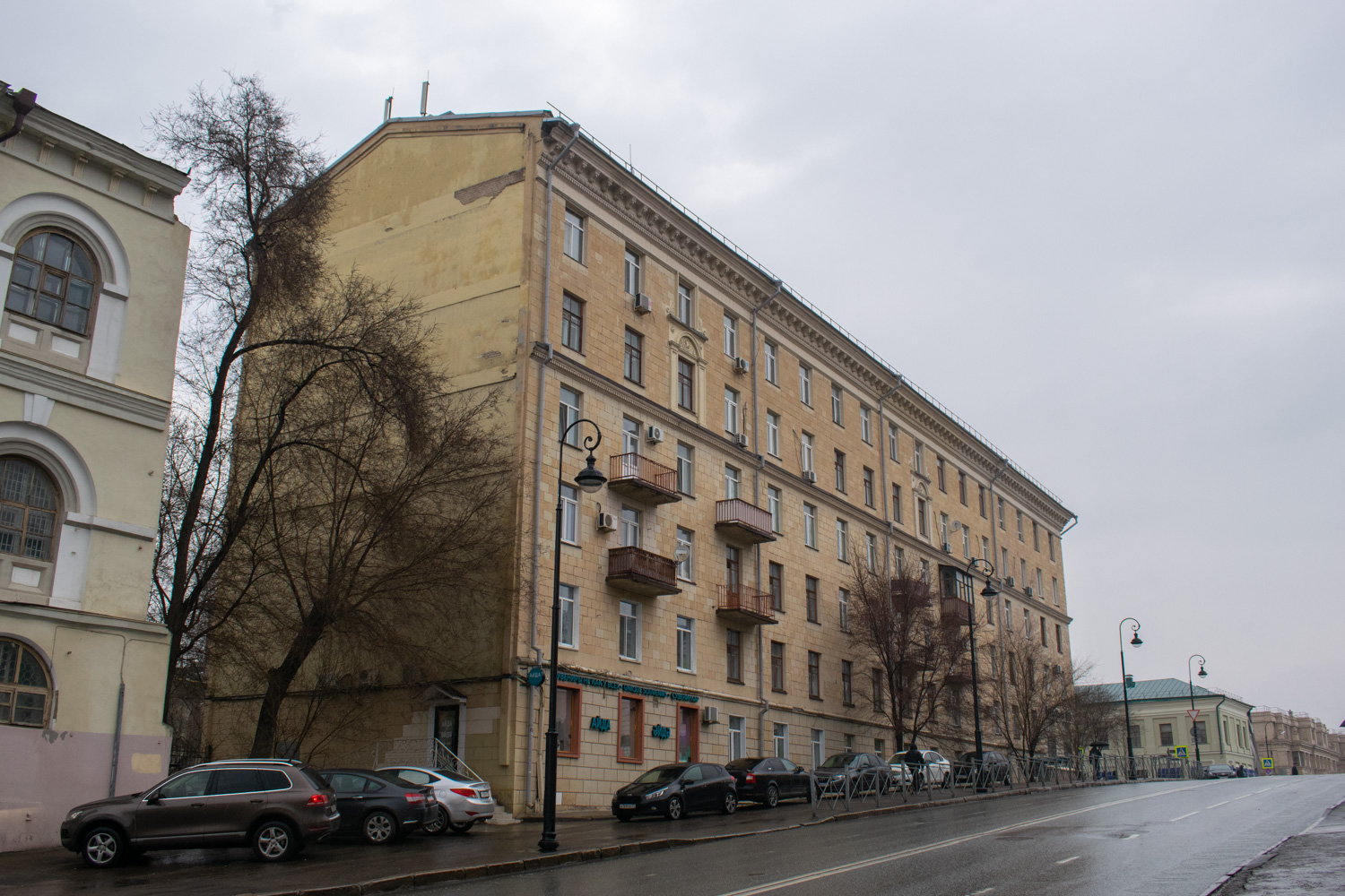 Казань, Кремлёвская улица, 2А / Улица Чернышевского, 4