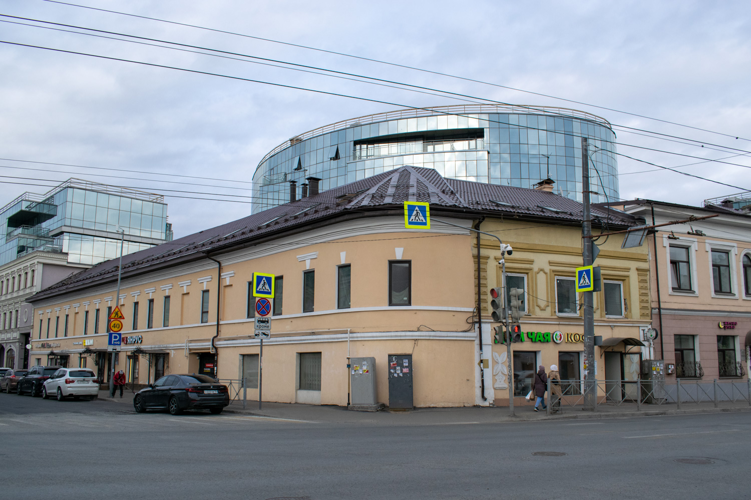 Казань, Улица Парижской Коммуны, 13 / Московская улица, 57