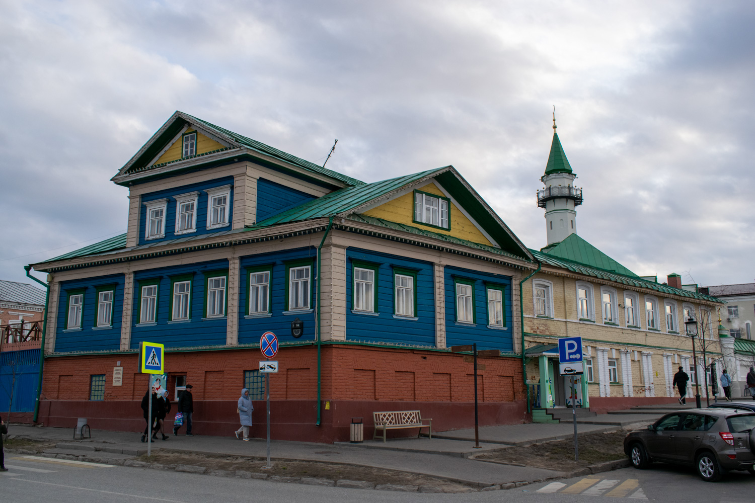 Казань, Улица Шигабутдина Марджани, 16 / Улица Зайни Султана, 1; Улица Каюма Насыри, 17