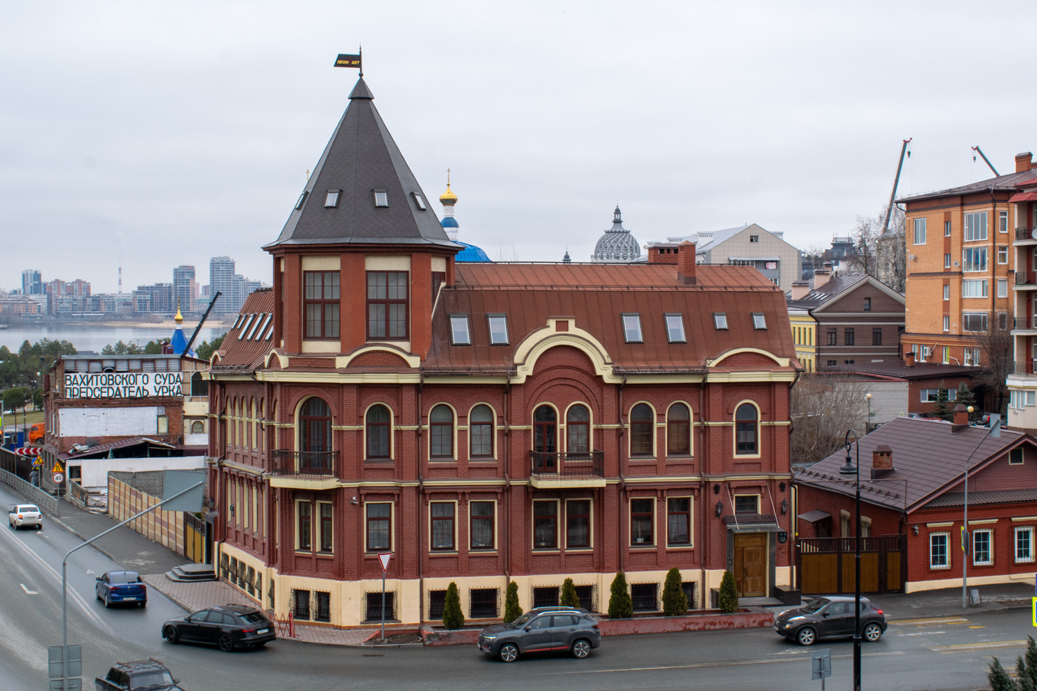 Казань, Улица Карла Маркса, 1 / Улица Батурина, 10