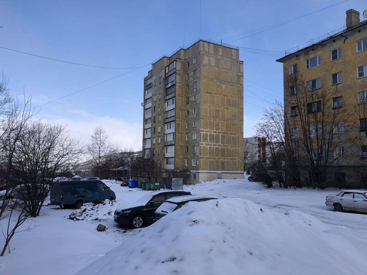 Мурманск, Октябрьская улица, 42