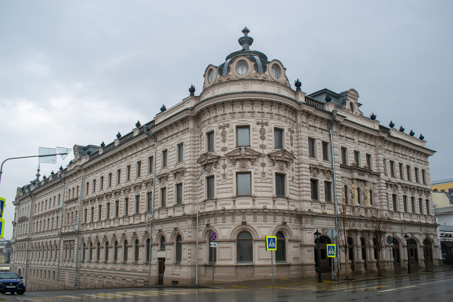 Казань, Кремлёвская улица, 17 / Улица Мусы Джалиля, 22 / Улица Дзержинского, 14