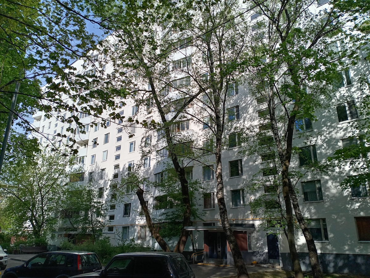Moscow, Улица Островитянова, 33