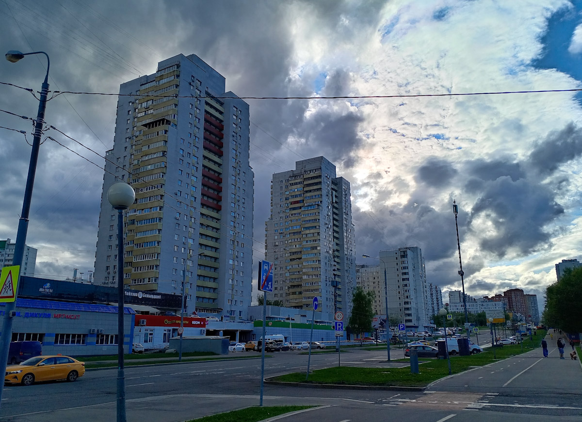 Москва, Улица Миклухо-Маклая, 42; Улица Миклухо-Маклая, 40
