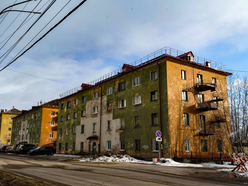 Мурманск, Улица Сафонова, 21