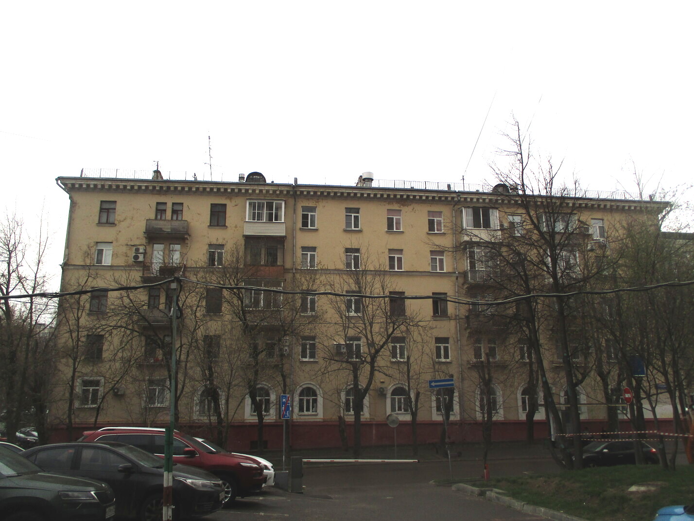 Moscó, Нижняя Первомайская улица, 48 / 12-я Парковая улица, 9