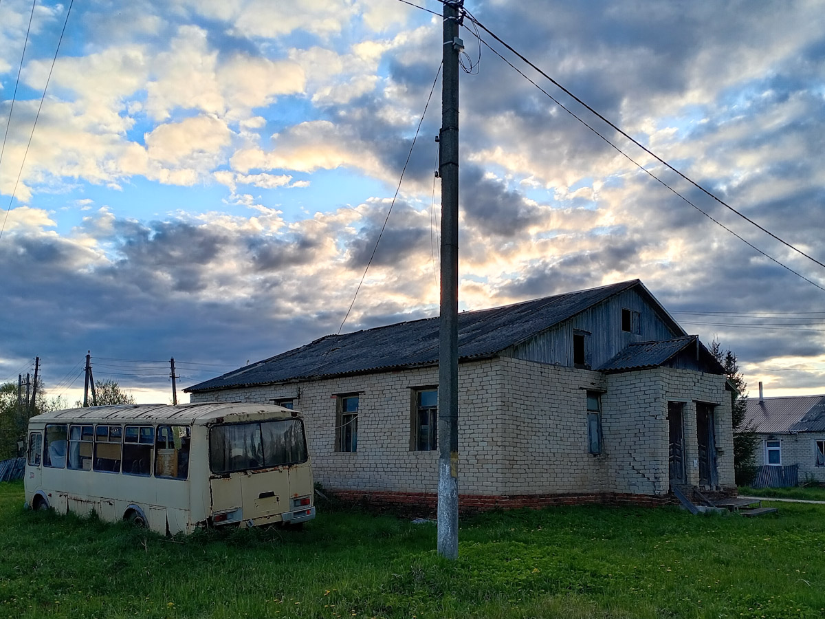 Дзержинский район, прочие н. п., дер. Барсуки, Школьная улица, 4
