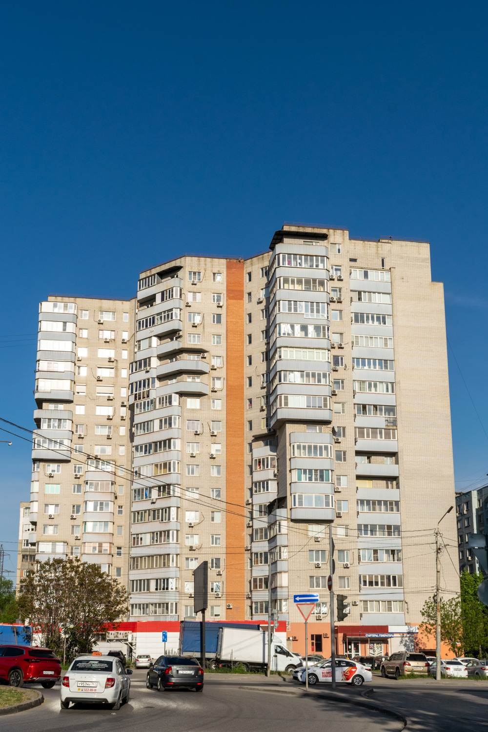 Ростов-на-Дону, Улица Малиновского, 74 / Улица Ерёменко, 68