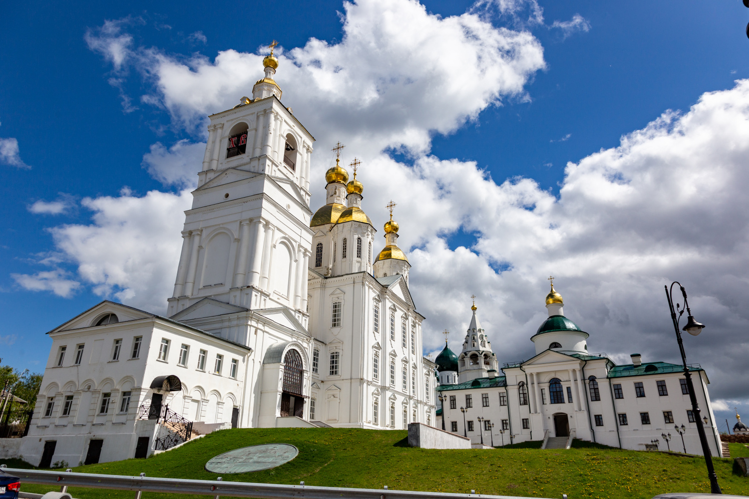 Арзамас, Площадь Патриарха Сергия, 1; Улица Мучной Ряд, 1/1