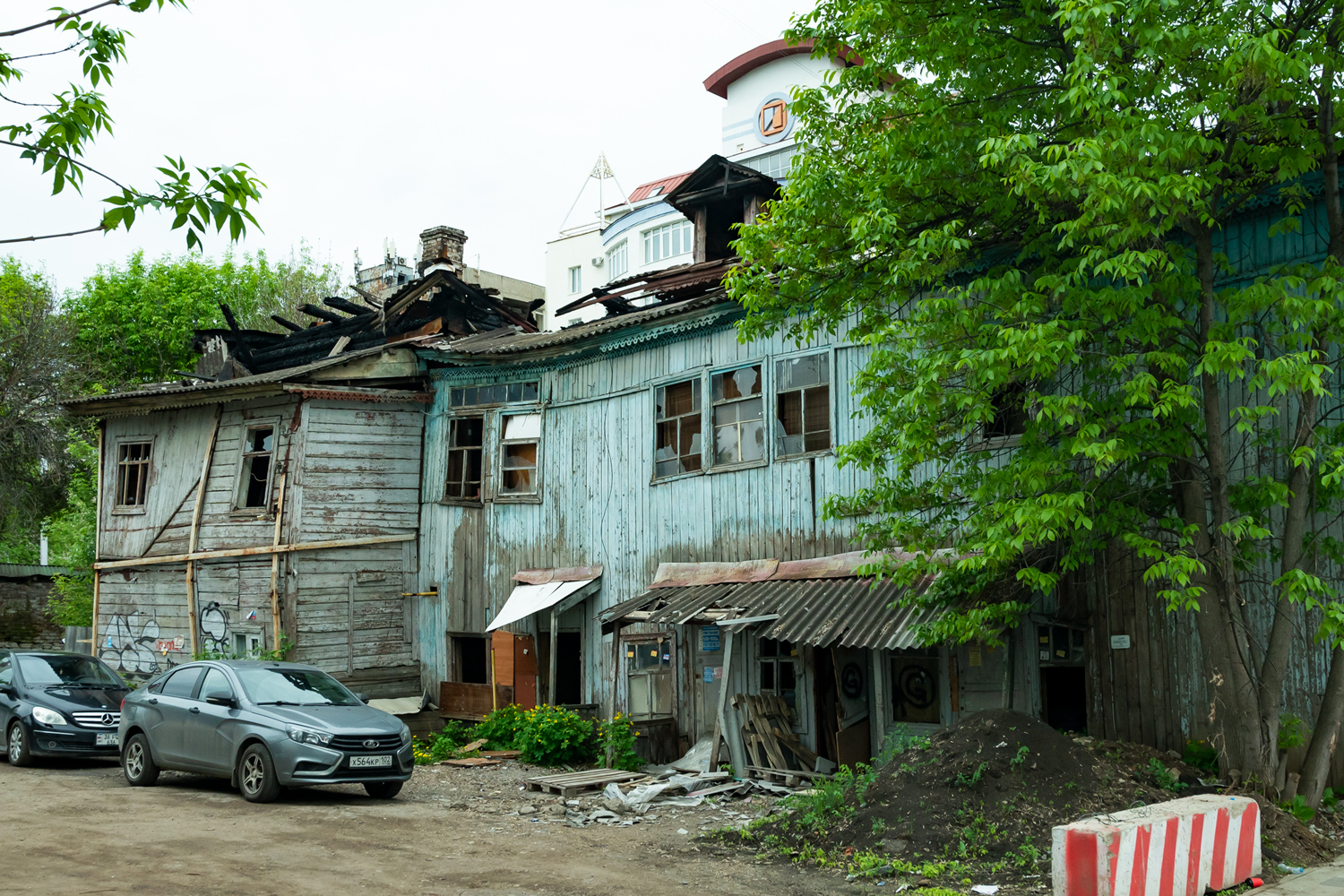Уфа, Коммунистическая улица, 38 / Улица Аксакова, 46