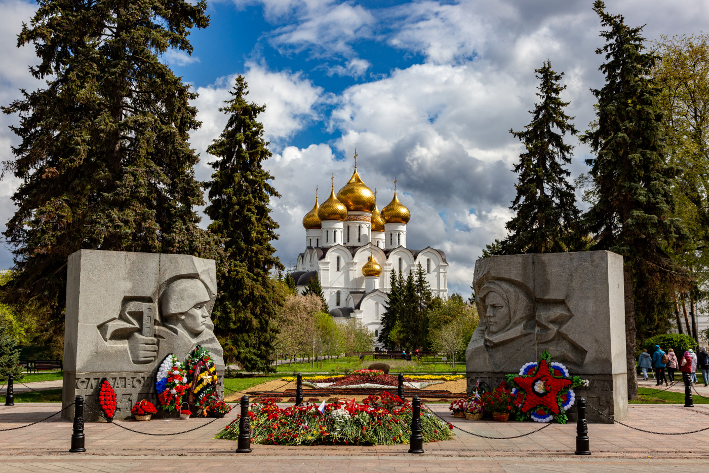 Ярославль, Которосльная набережная, 2 / Волжская набережная, 1