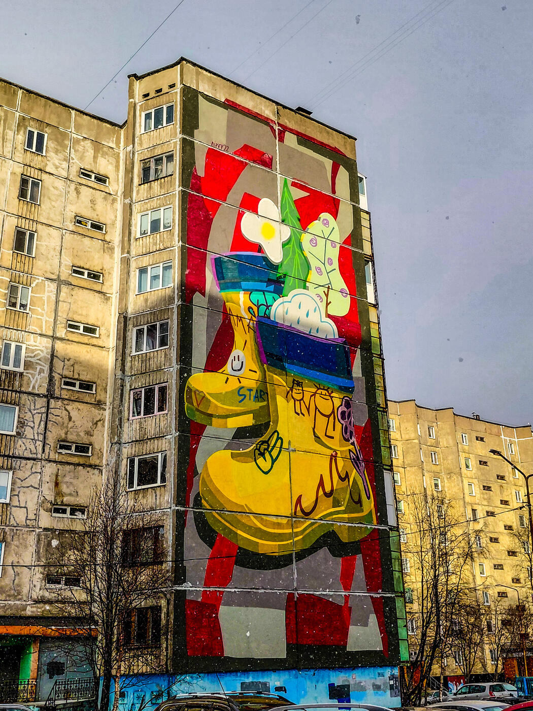 Мурманск, Улица Ушакова, 7 корп. 1. Монументальное искусство (мозаики, росписи, барельефы, сграфито)