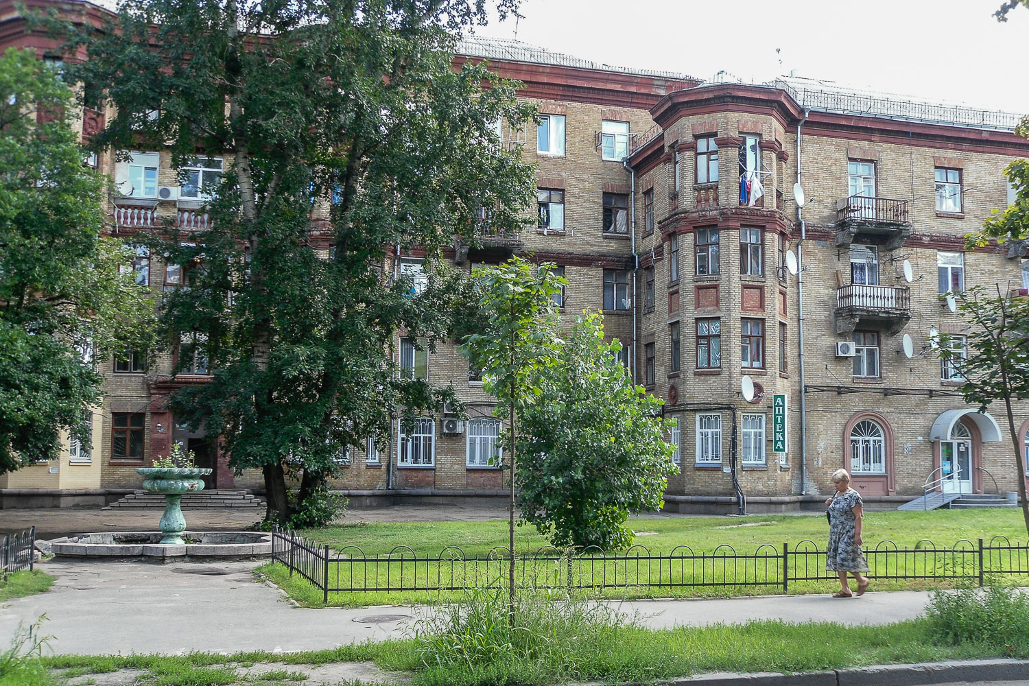 Киев, Улица Бажова, 12