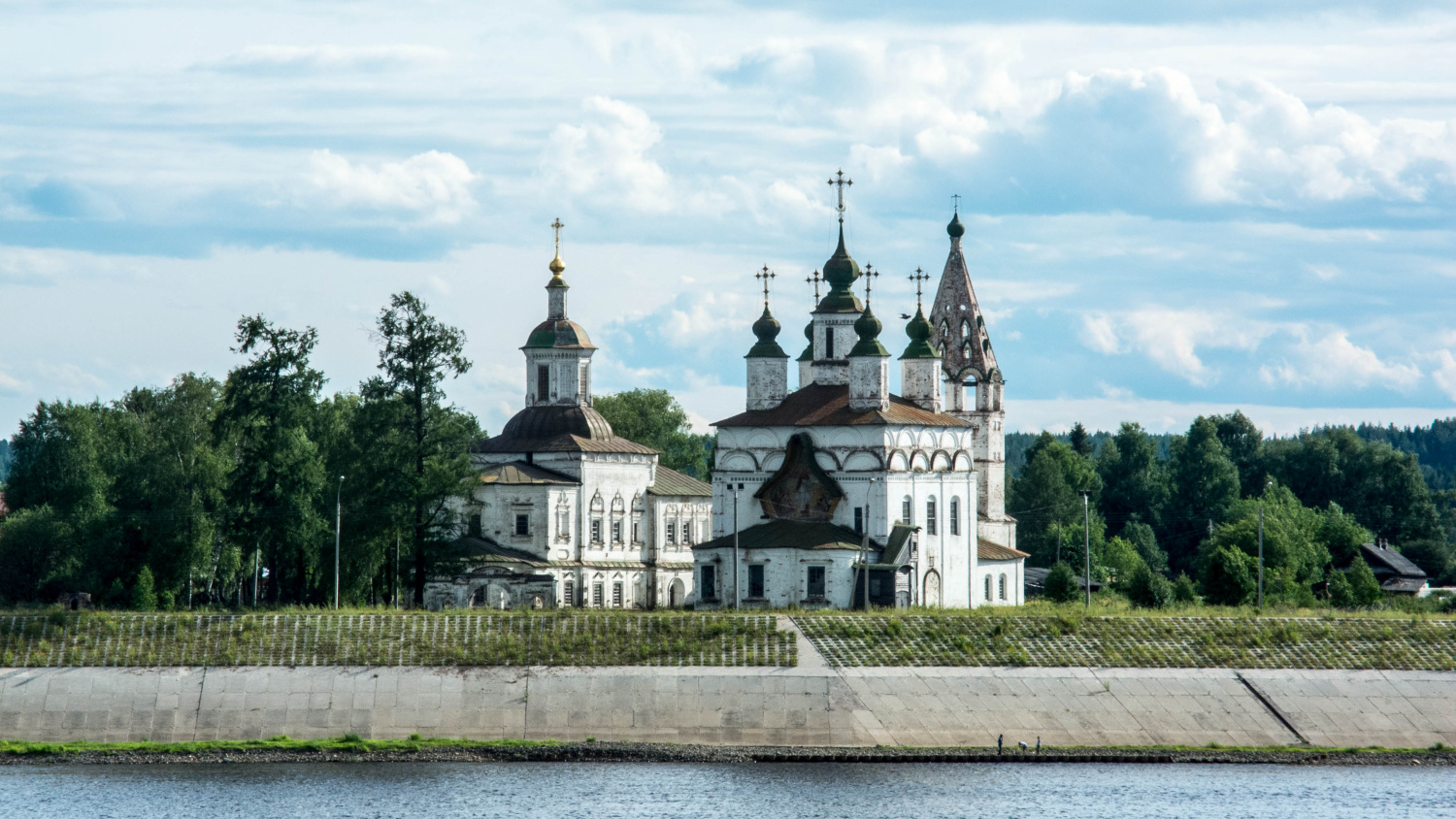 Великий Устюг, пос. Дымково, 1-й проезд, Церковь Сергия Радонежского; пос. Дымково, 1-й проезд, Церковь Димитрия Солунского