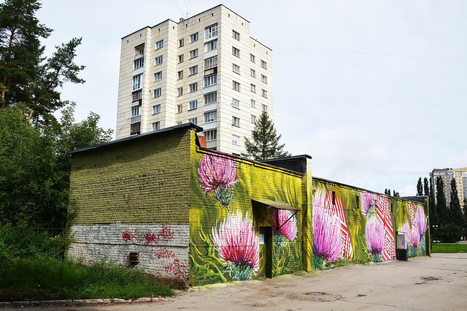 Пермь, Шоссе Космонавтов, 129А; Шоссе Космонавтов, 127. Монументальное искусство (мозаики, росписи, барельефы, сграфито)
