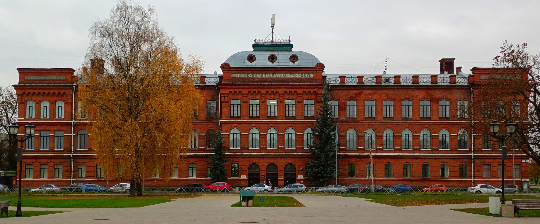 Рыбинск, Улица Чкалова, 93 / Улица Свободы, 13