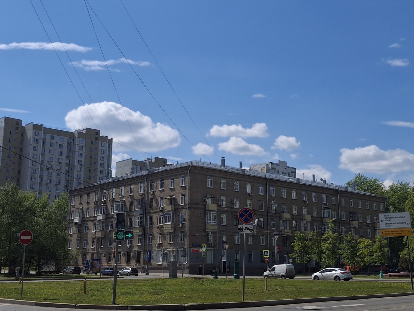Москва, Улица Дмитрия Ульянова, 32