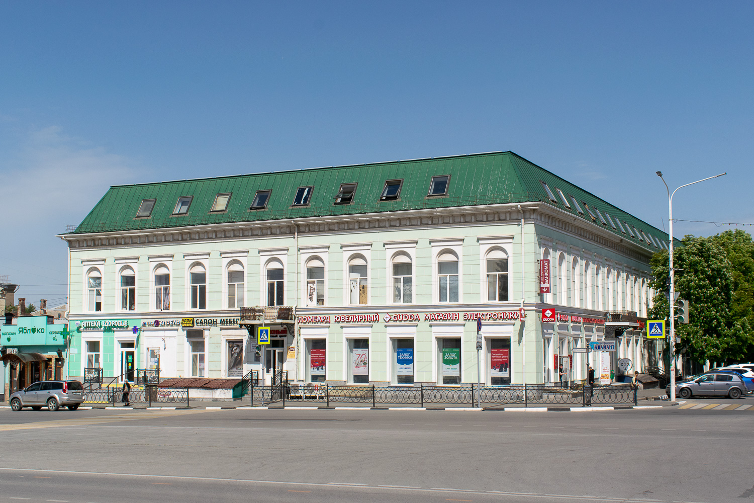 Новочеркасск, Платовский проспект, 90​ / Московская улица, 1