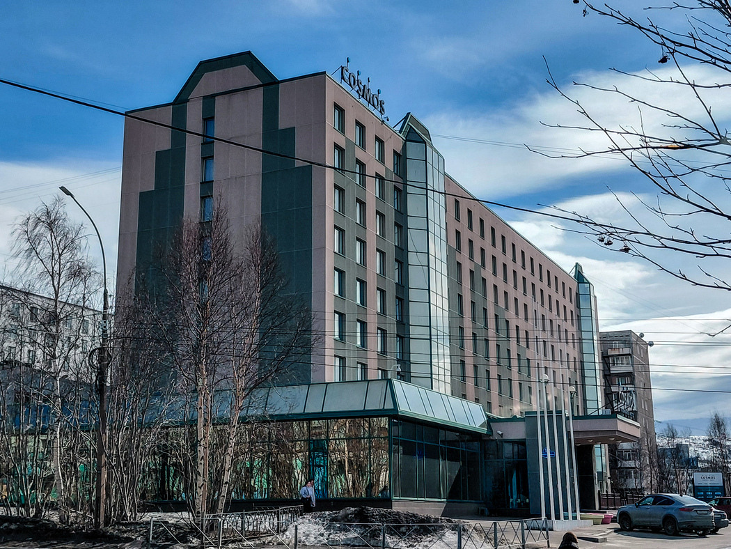 Мурманск, Улица Академика Книповича, 17