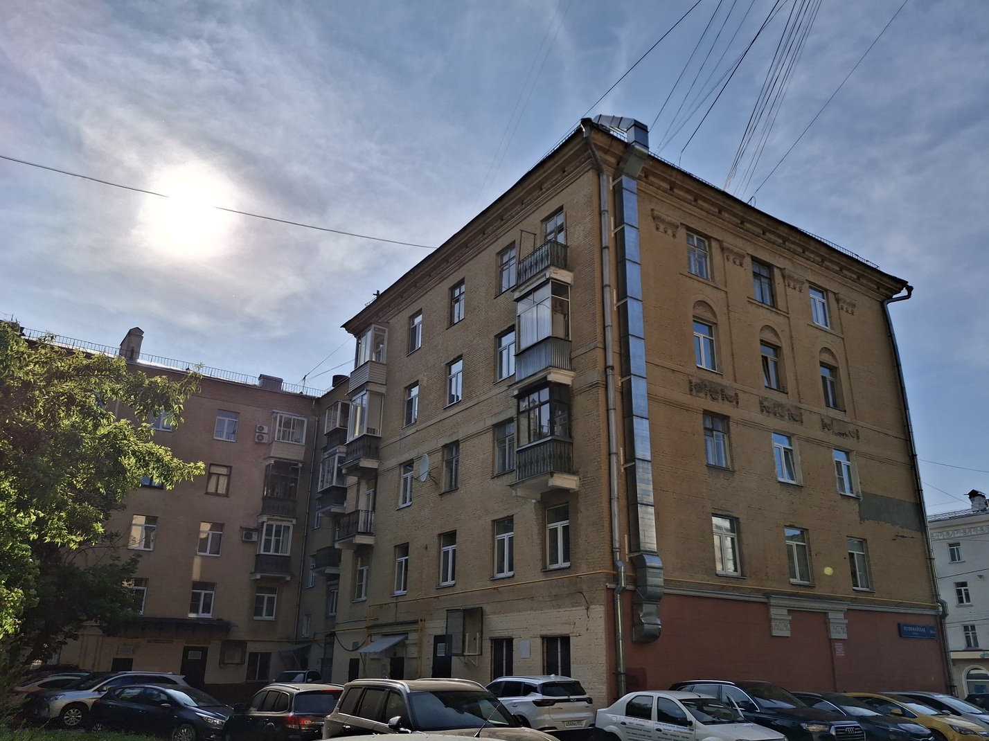 Москва, Первомайская улица, 28 / 2-я Парковая улица, 24