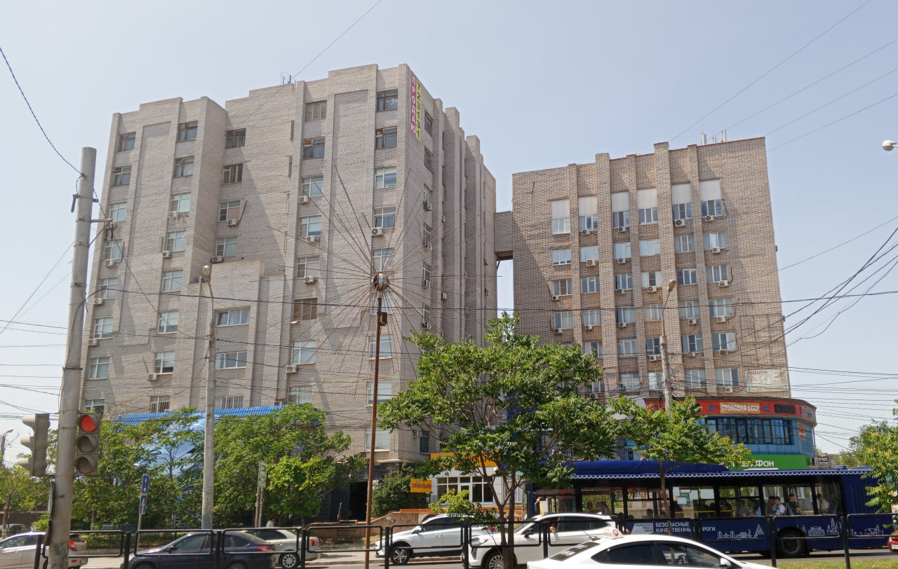 Астрахань, Улица Победы, 53 / Площадь Карла Маркса, 9 (южный корпус); Улица Победы, 53 / Площадь Карла Маркса, 9 (северный корпус) Астрахань, Улица Победы, 53 / Площадь Карла Маркса, 9 (южный корпус); Улица Победы, 53 / Площадь Карла Маркса, 9 (северный корпус)