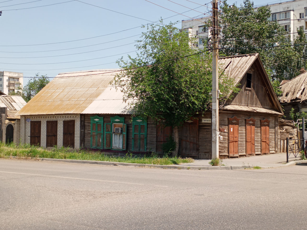 Astrakhan, Улица Всеволода Ноздрина, 57 / Никитинский переулок, 31