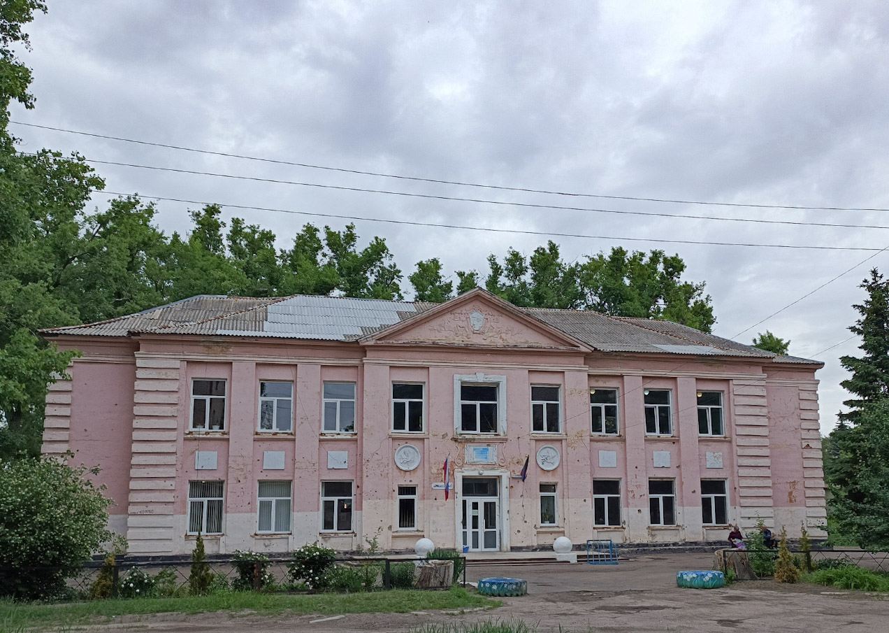 Ясиноватая, Улица Машиностроителей, 1