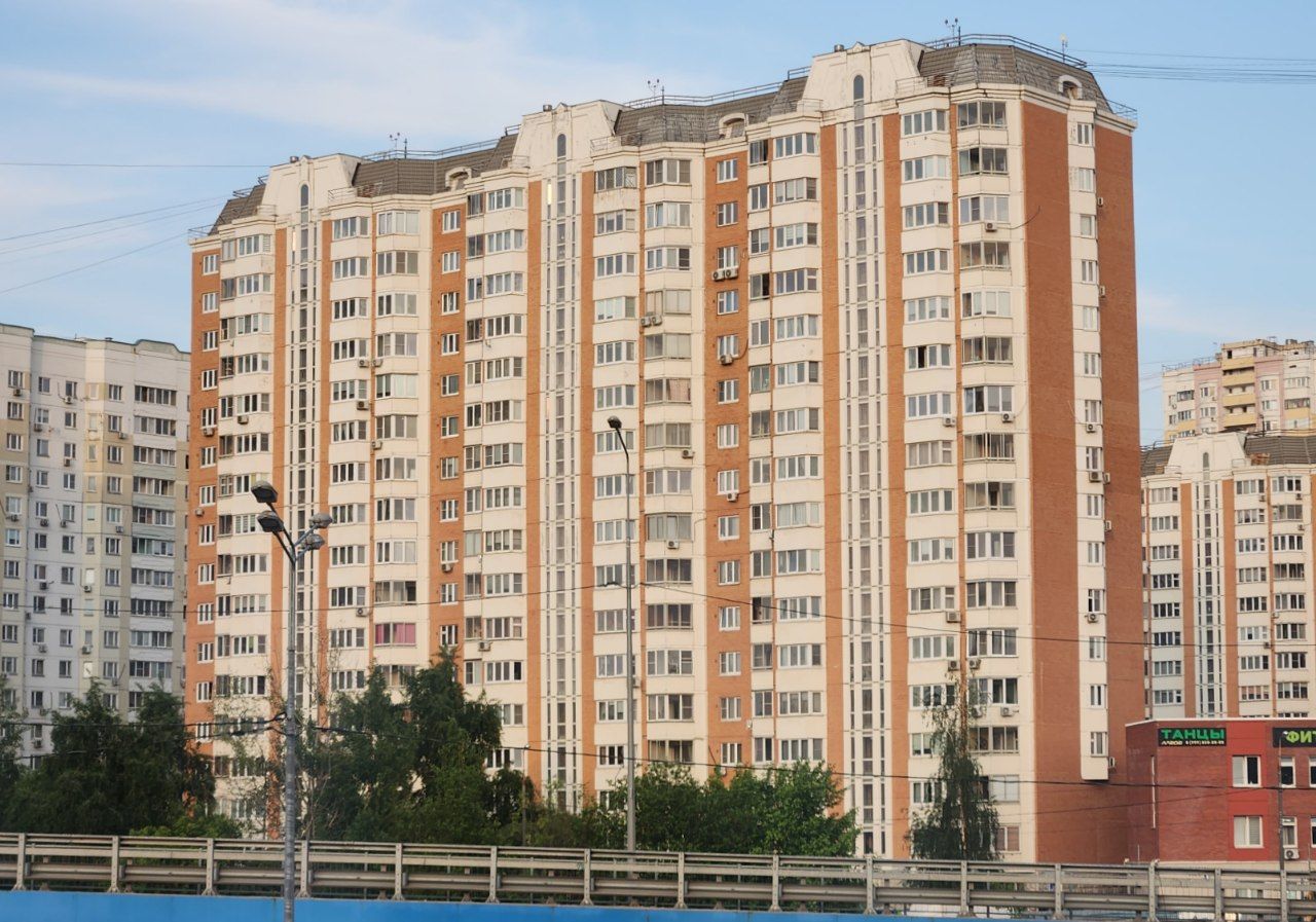 Красногорск, Улица имени Зверева, 8