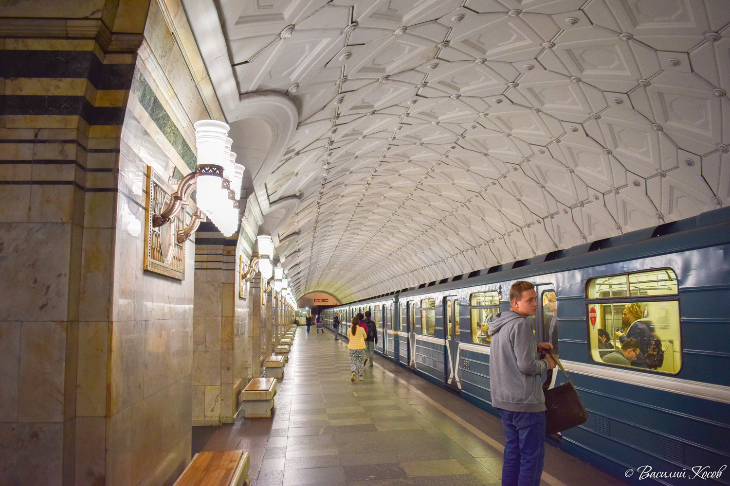 Москва, Сокольническая линия Московского метрополитена, станция метро «Спортивная»