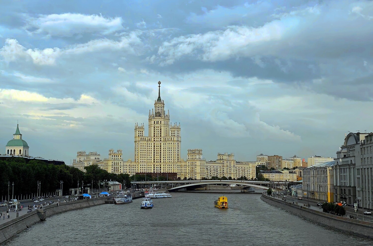 Москва, Котельническая набережная, 1/15; Садовнический проезд, Большой Устьинский мост