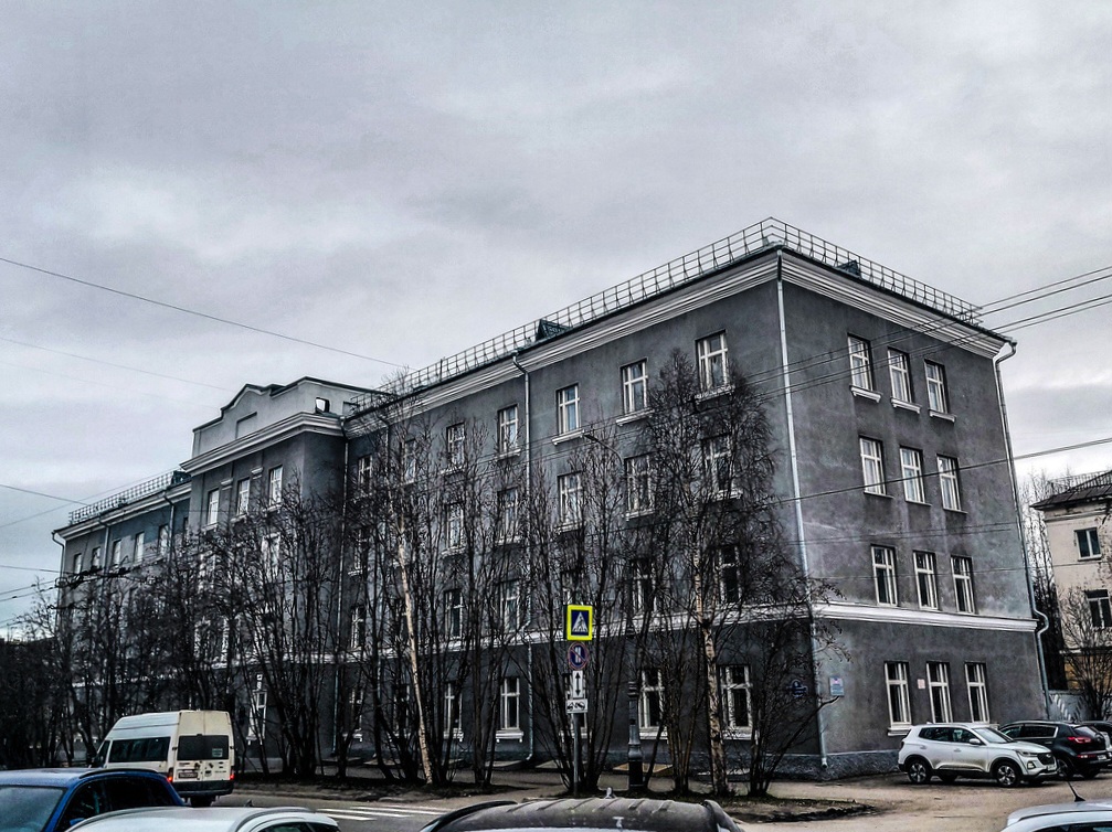 Мурманск, Улица Академика Книповича, 6