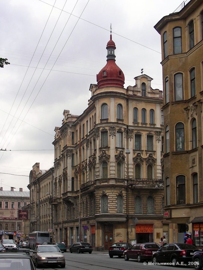 Санкт-Петербург, Улица Некрасова, 4 / Улица Короленко, 2
