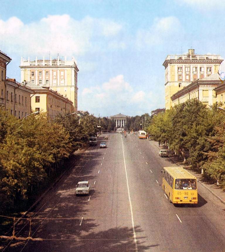 Уфа, Первомайская улица, 27 / Улица Ульяновых, 30; Первомайская улица, 26 / Улица Ульяновых, 28