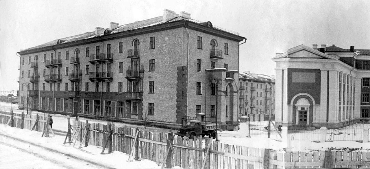 Уфа, Улица Ульяновых, 40 / Улица Калинина, 12