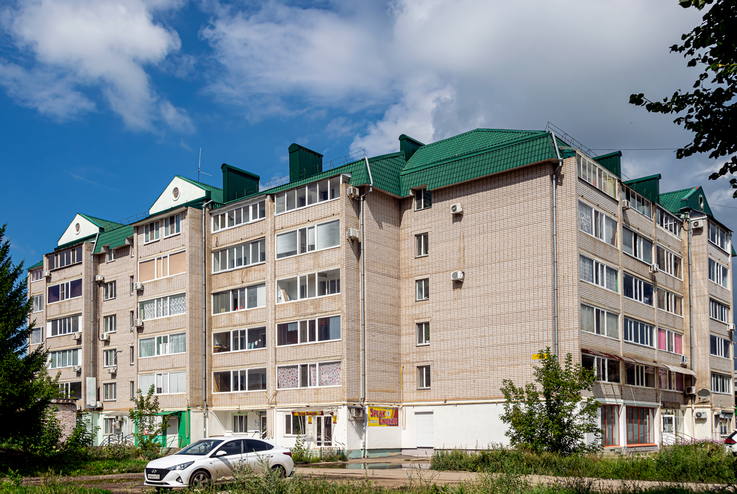 Октябрьский, Улица Губкина, 4