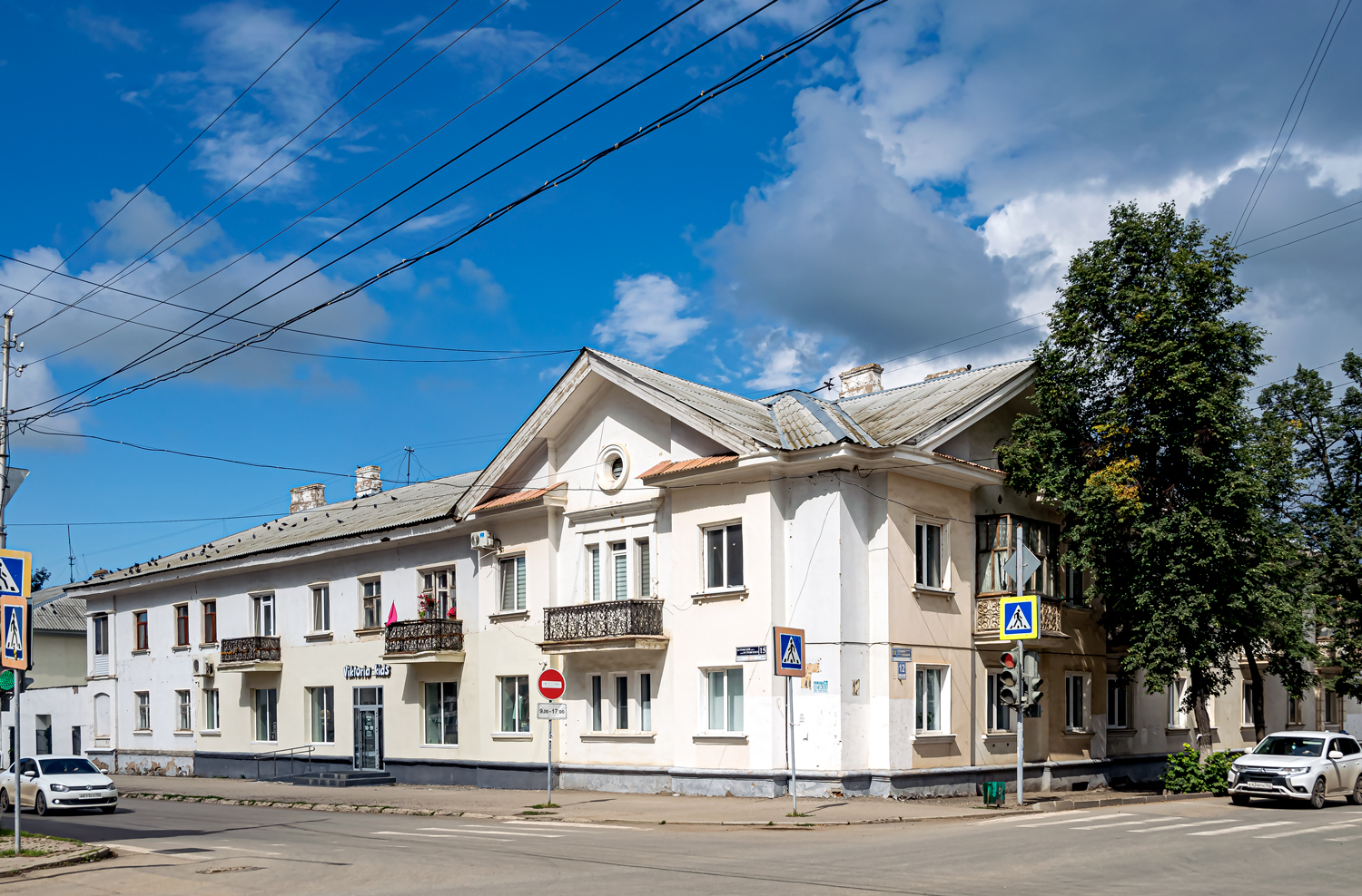 Октябрьский, Улица Островского, 15 / Улица Губкина, 12