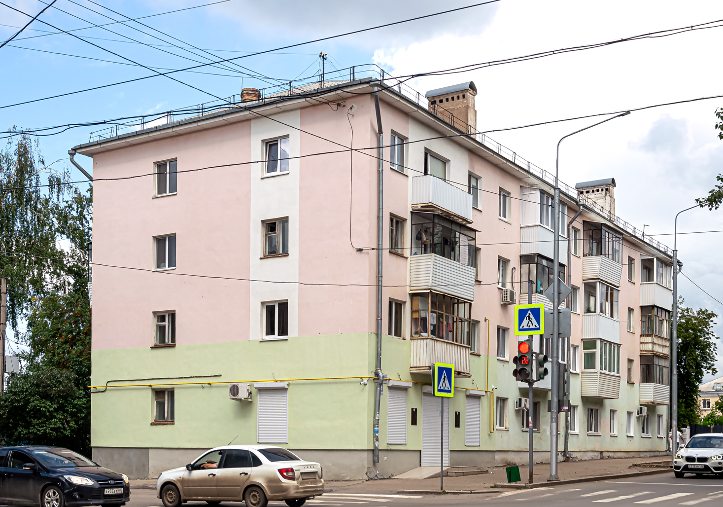 Октябрьский, Улица Губкина, 18 / Улица Свердлова, 41