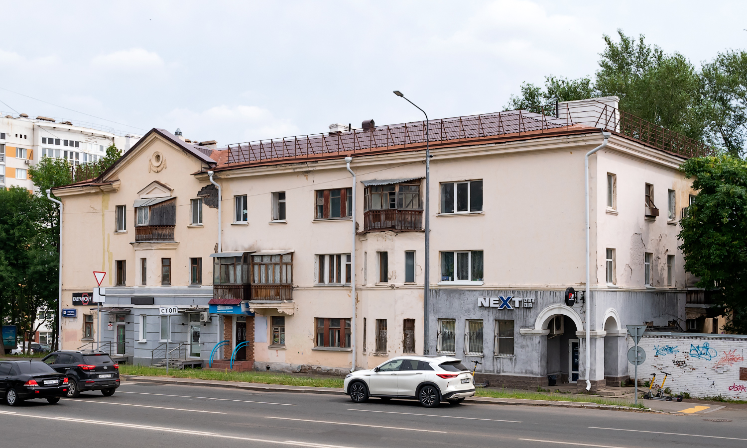 Уфа, Улица 8 Марта, 30 / Владивостокская улица, 27