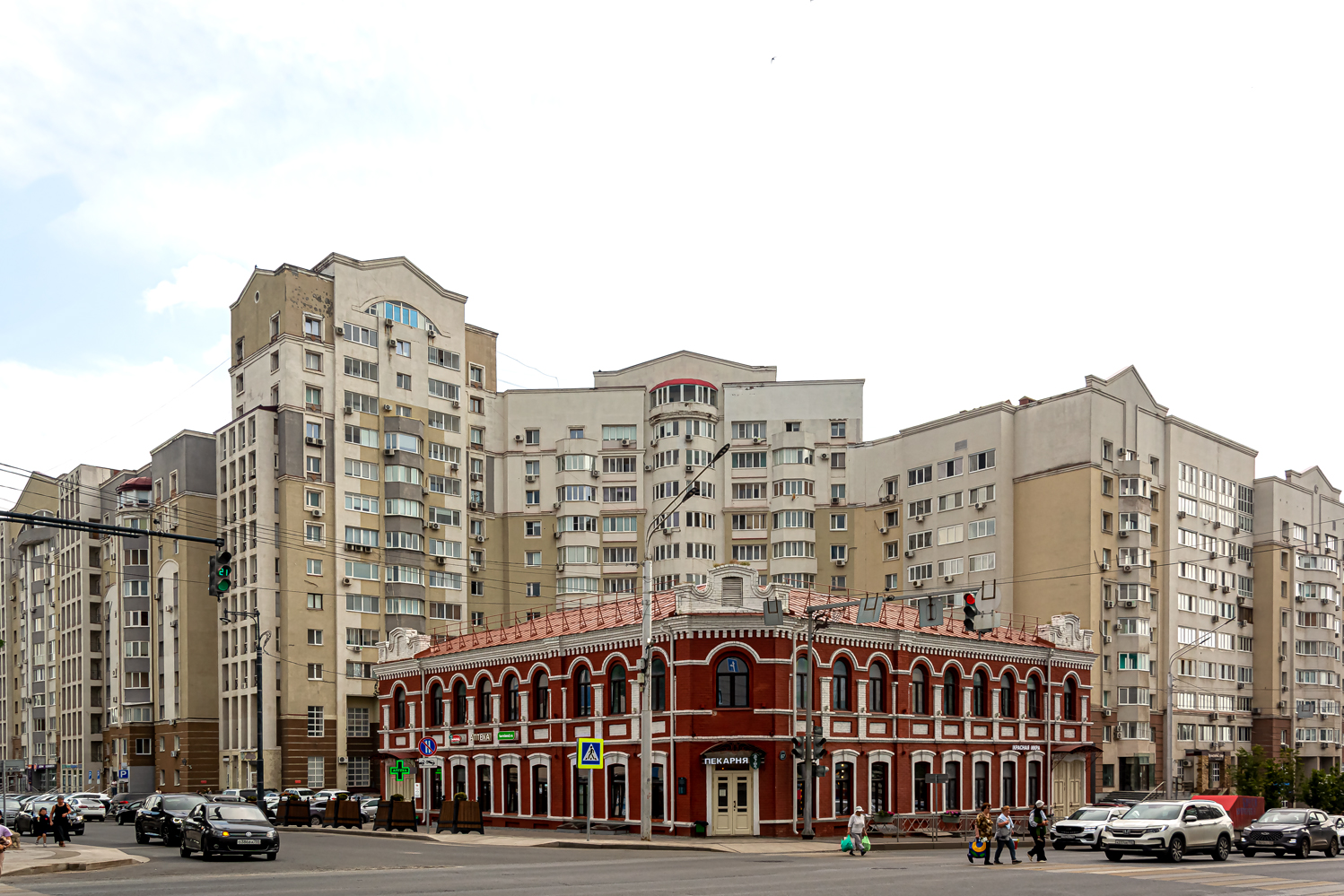 Ufa, Новомостовая улица, 8; Улица Заки Валиди, 67