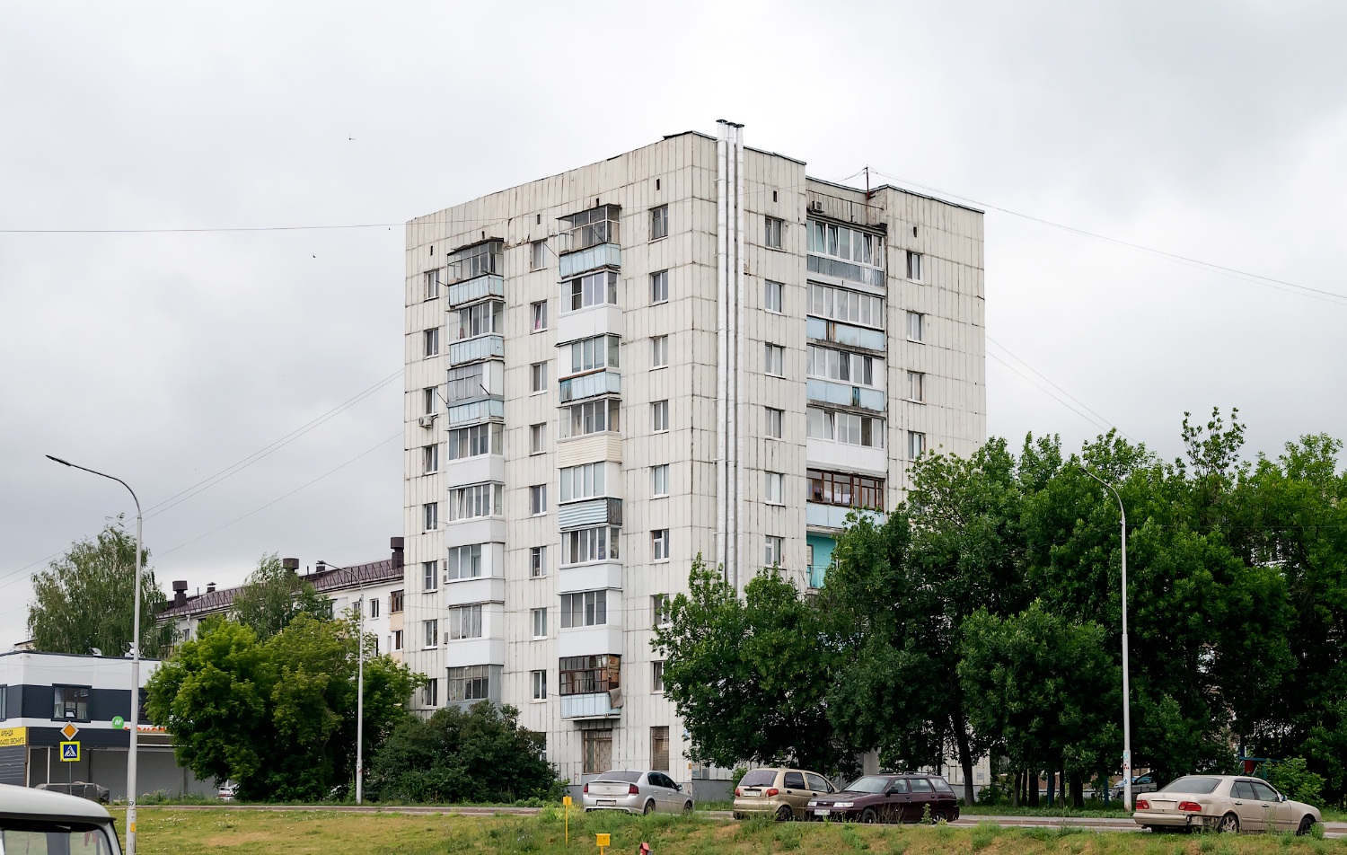 Уфа, Интернациональная улица, 167 / Улица Сергея Вострецова, 2
