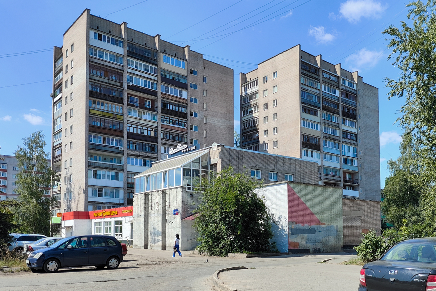 Великий Новгород, Нехинская улица, 28; Улица Кочетова, 47