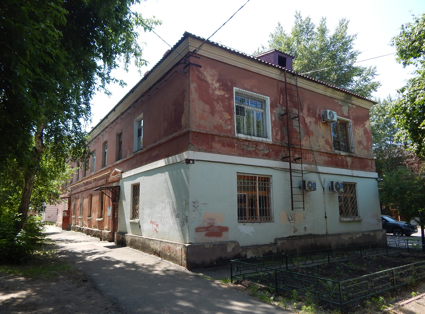 Omsk, Улица Серова, 9