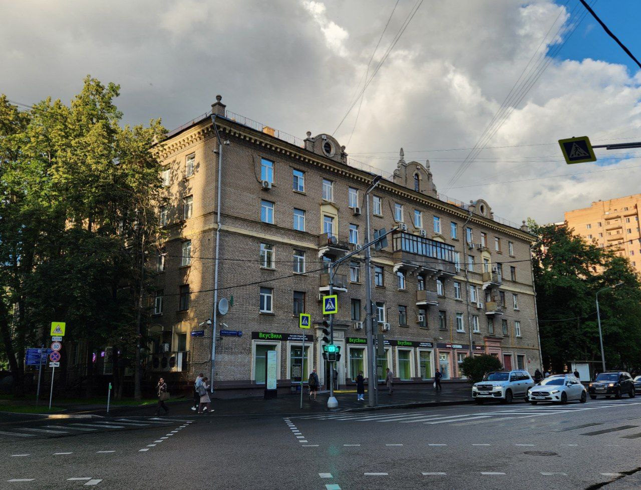 Москва, Улица Маршала Бирюзова, 24