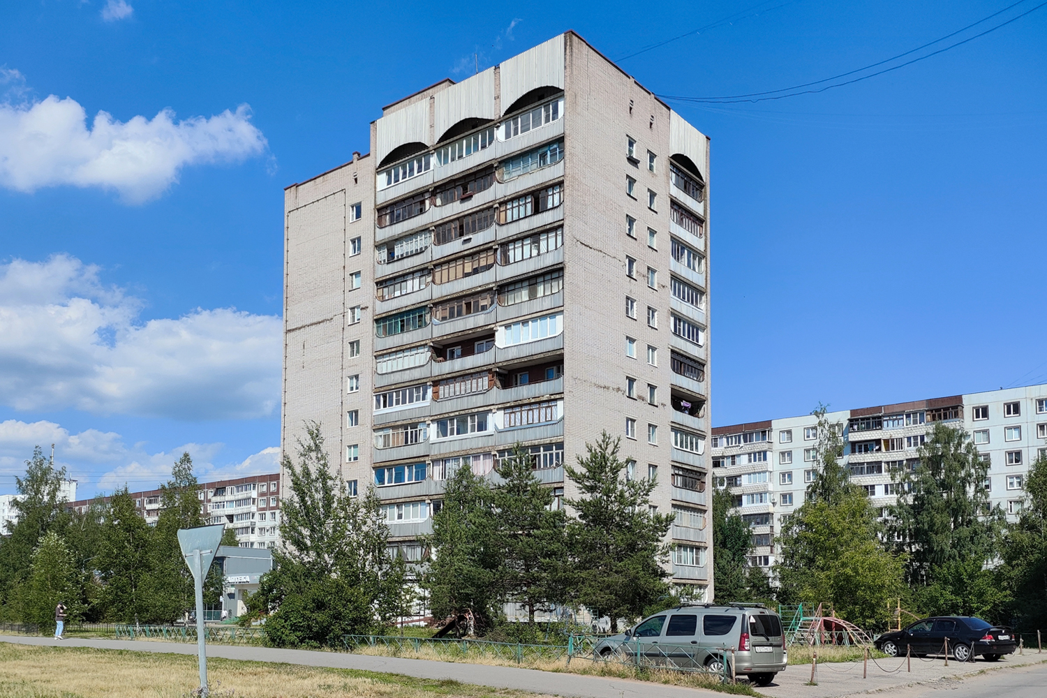 Великий Новгород, Улица Кочетова, 13 / Улица Свободы, 31