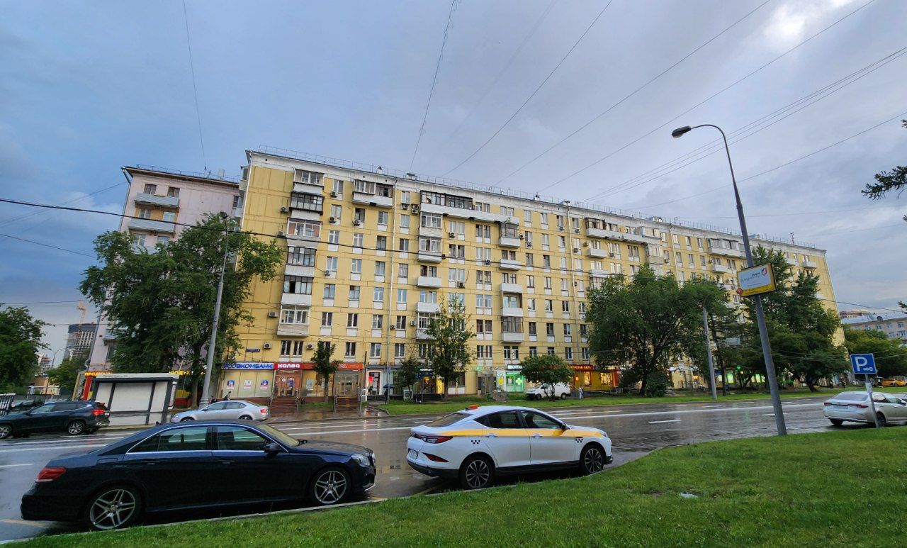Moskwa, Улица Куусинена, 1