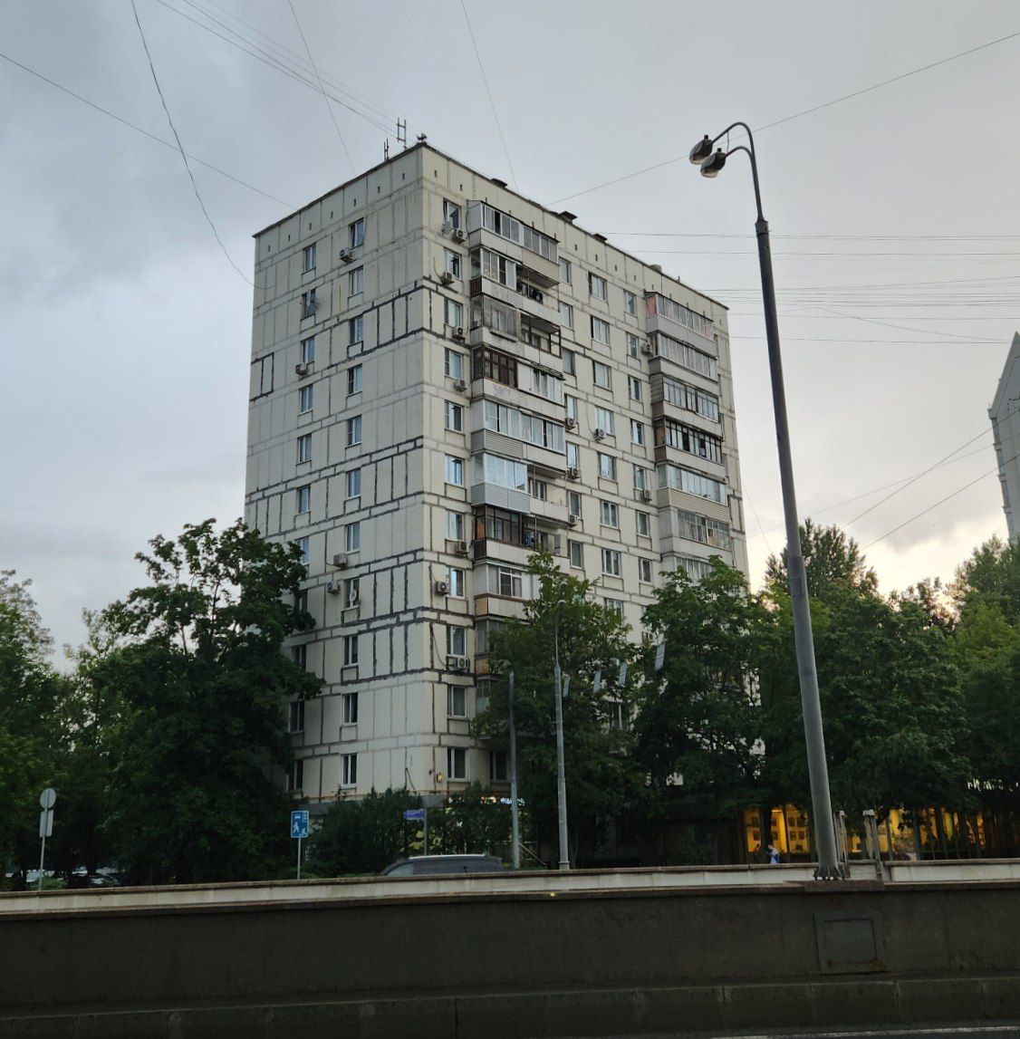 Москва, Улица Народного Ополчения, 37 корп. 1