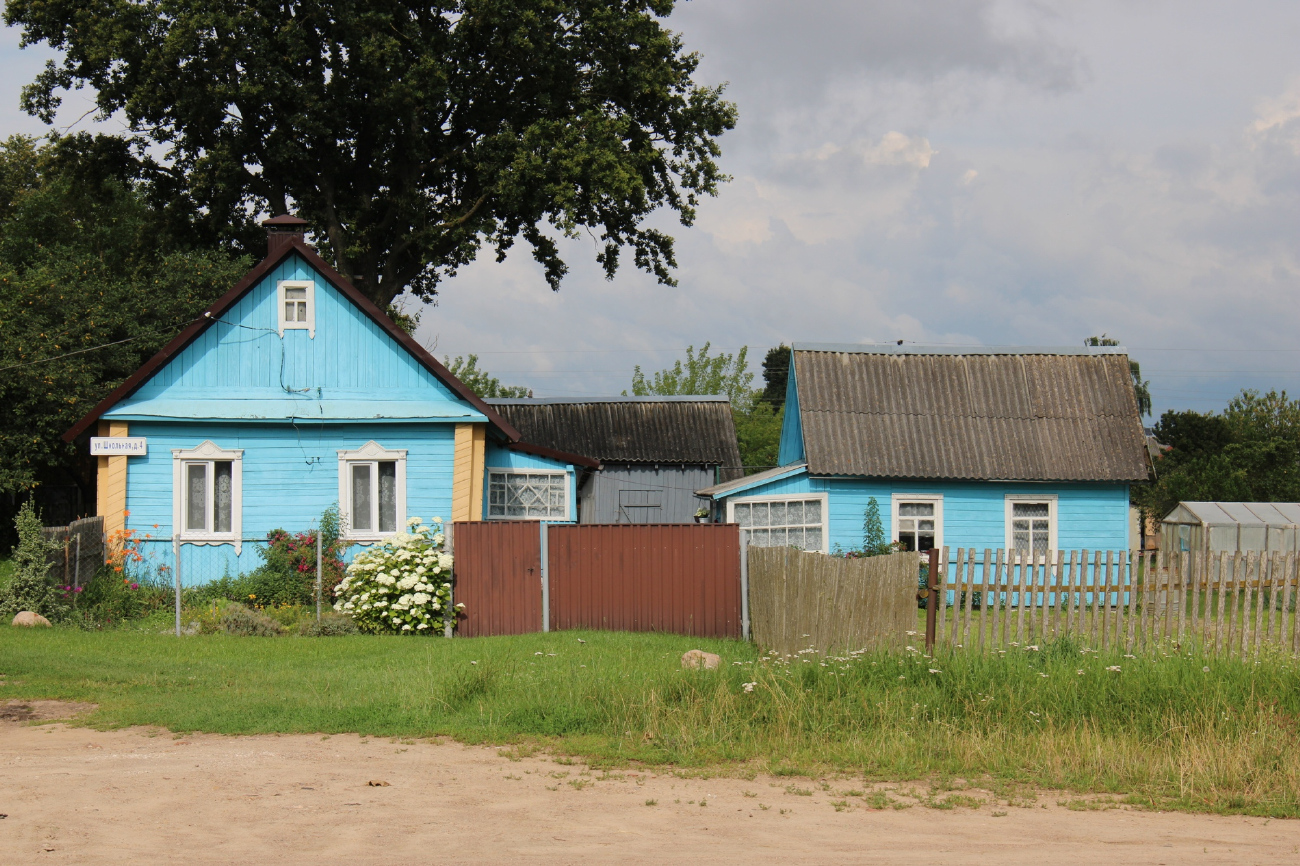 Замосточье, Школьная улица, 4; Школьная улица, 4*
