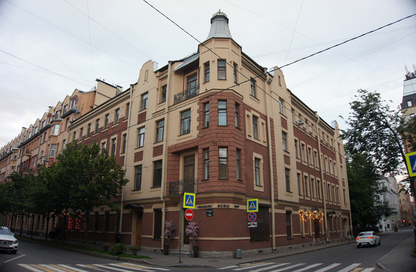 Санкт-Петербург, Гатчинская улица, 17 / Малый проспект П. С., 60