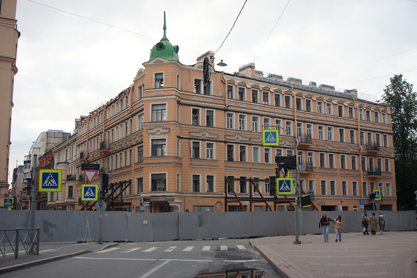 Санкт-Петербург, Большая Зеленина улица, 1 / Малый проспект П. С., 44